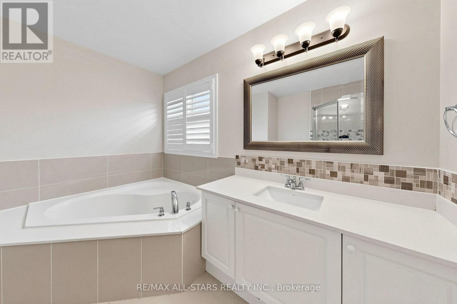 13 Boulderbrook Drive, Toronto, ON - Indoor Photo Showing Bathroom