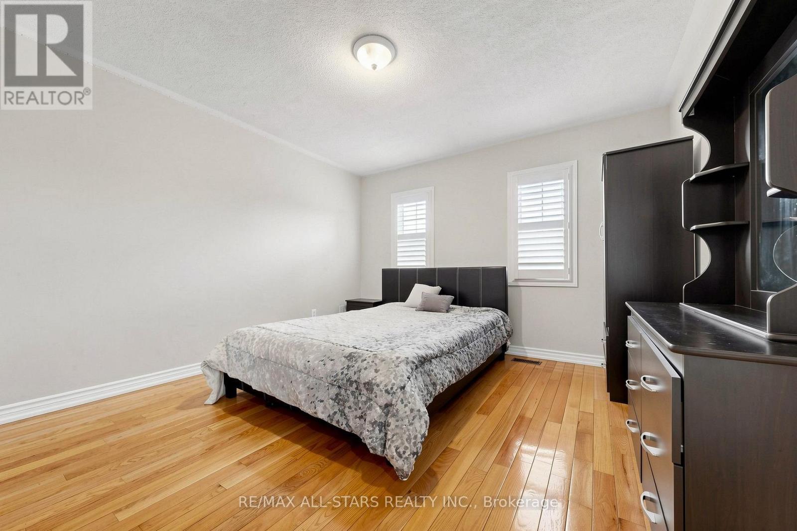 13 Boulderbrook Drive, Toronto, ON - Indoor Photo Showing Bedroom