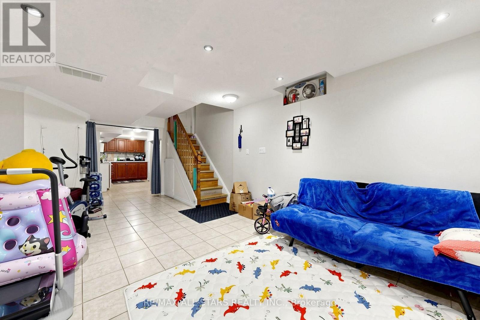 13 Boulderbrook Drive, Toronto, ON - Indoor