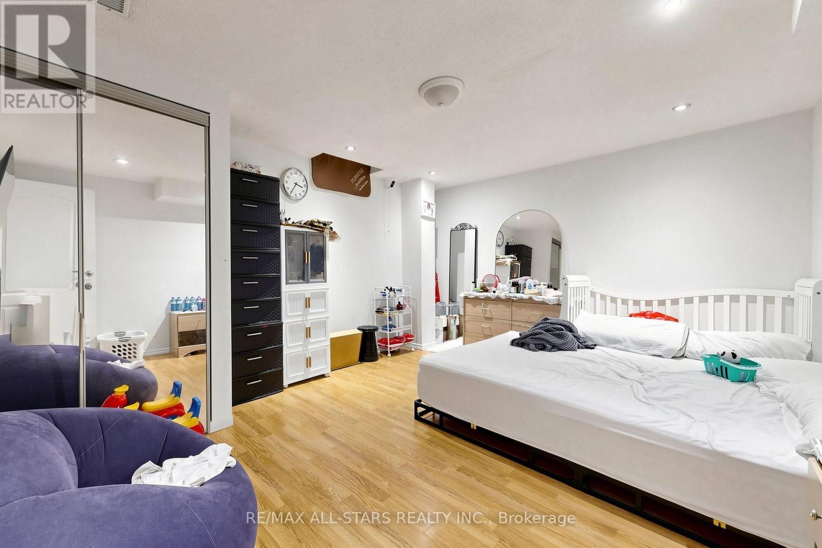 13 Boulderbrook Drive, Toronto, ON - Indoor Photo Showing Bedroom
