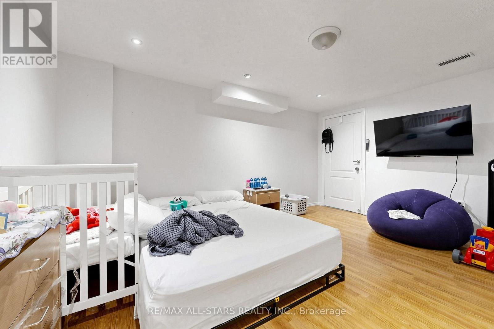 13 Boulderbrook Drive, Toronto, ON - Indoor Photo Showing Bedroom
