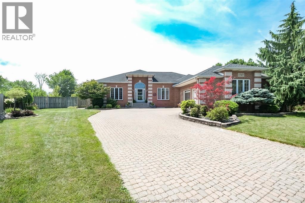1747 Chornoby Crescent, Tecumseh, ON - Outdoor