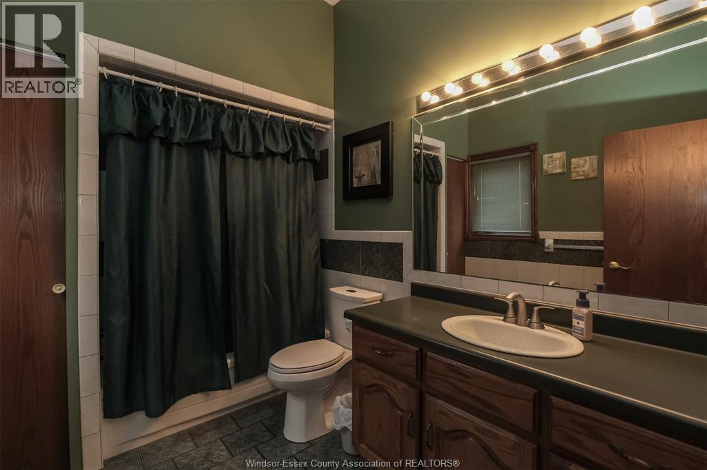 1747 Chornoby Crescent, Tecumseh, ON - Indoor Photo Showing Bathroom