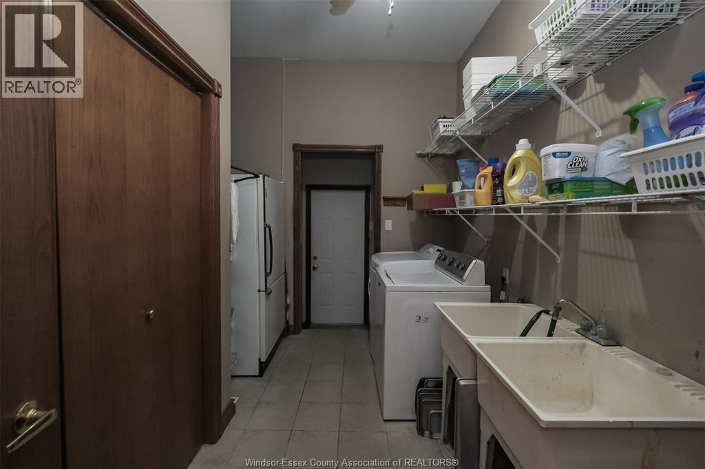 1747 Chornoby Crescent, Tecumseh, ON - Indoor Photo Showing Laundry Room