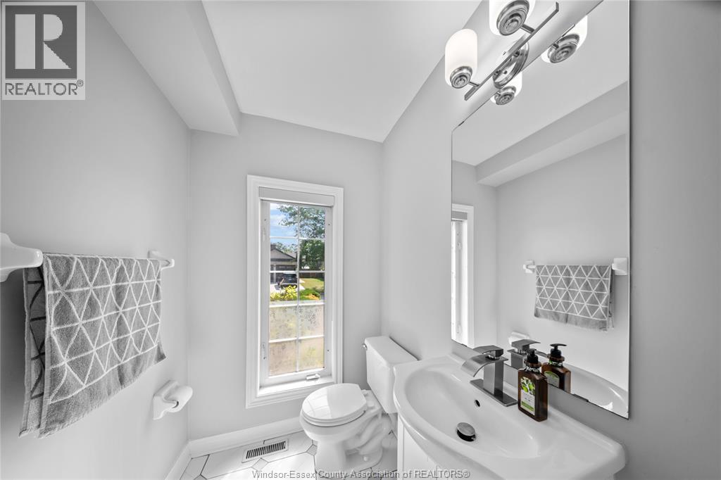 4629 Tournament, Windsor, ON - Indoor Photo Showing Bathroom