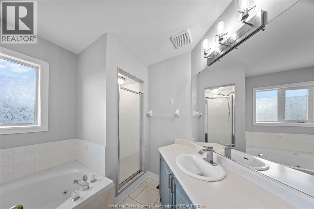 4629 Tournament, Windsor, ON - Indoor Photo Showing Bathroom