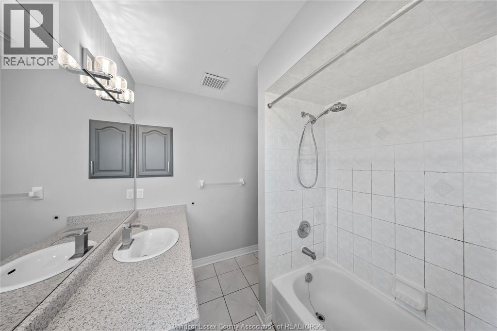 4629 Tournament, Windsor, ON - Indoor Photo Showing Bathroom