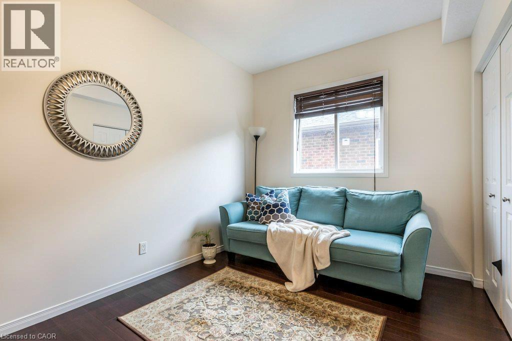 14 Anastasia Drive, Kitchener, ON - Indoor Photo Showing Living Room