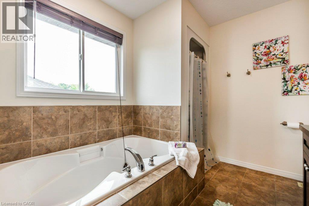 14 Anastasia Drive, Kitchener, ON - Indoor Photo Showing Bathroom
