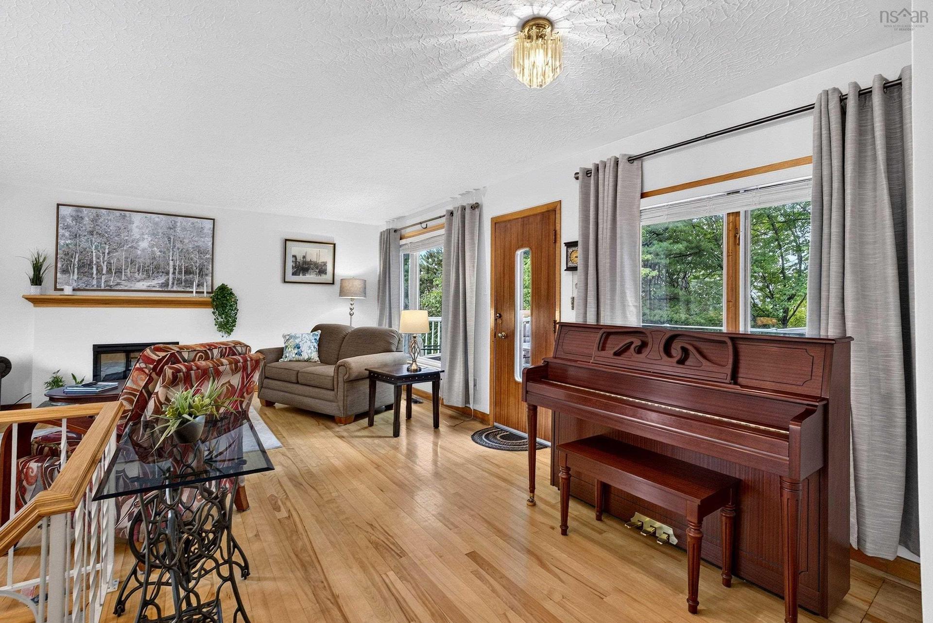 15 Cranston Ave,, Dartmouth, NS - Indoor Photo Showing Living Room