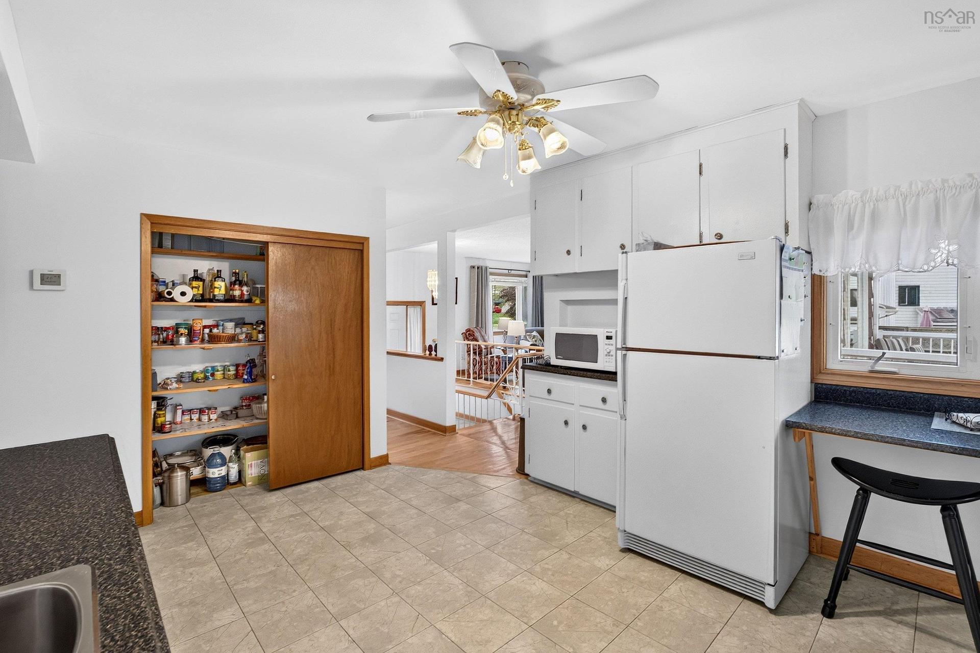 15 Cranston Ave,, Dartmouth, NS - Indoor Photo Showing Kitchen