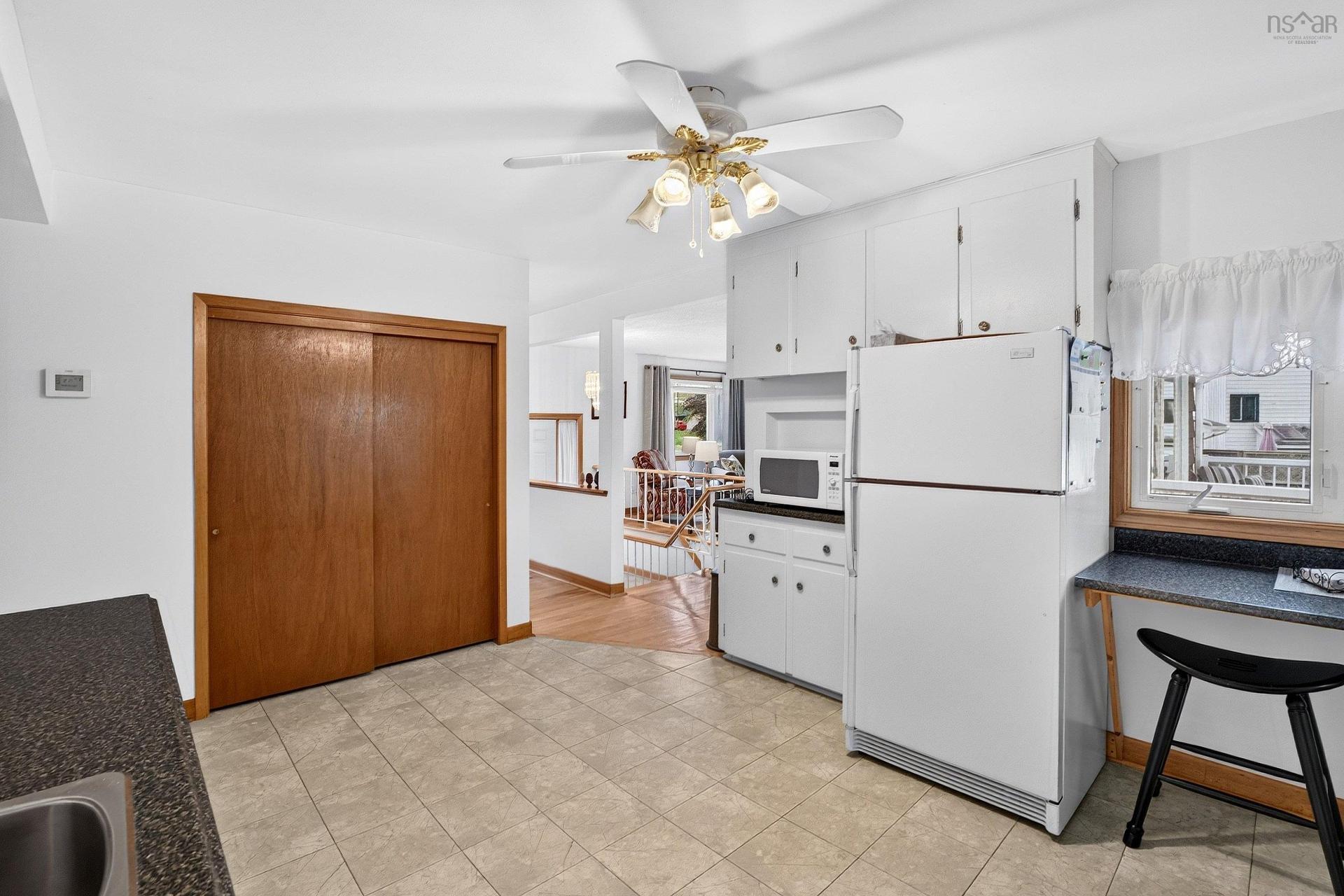 15 Cranston Ave,, Dartmouth, NS - Indoor Photo Showing Kitchen