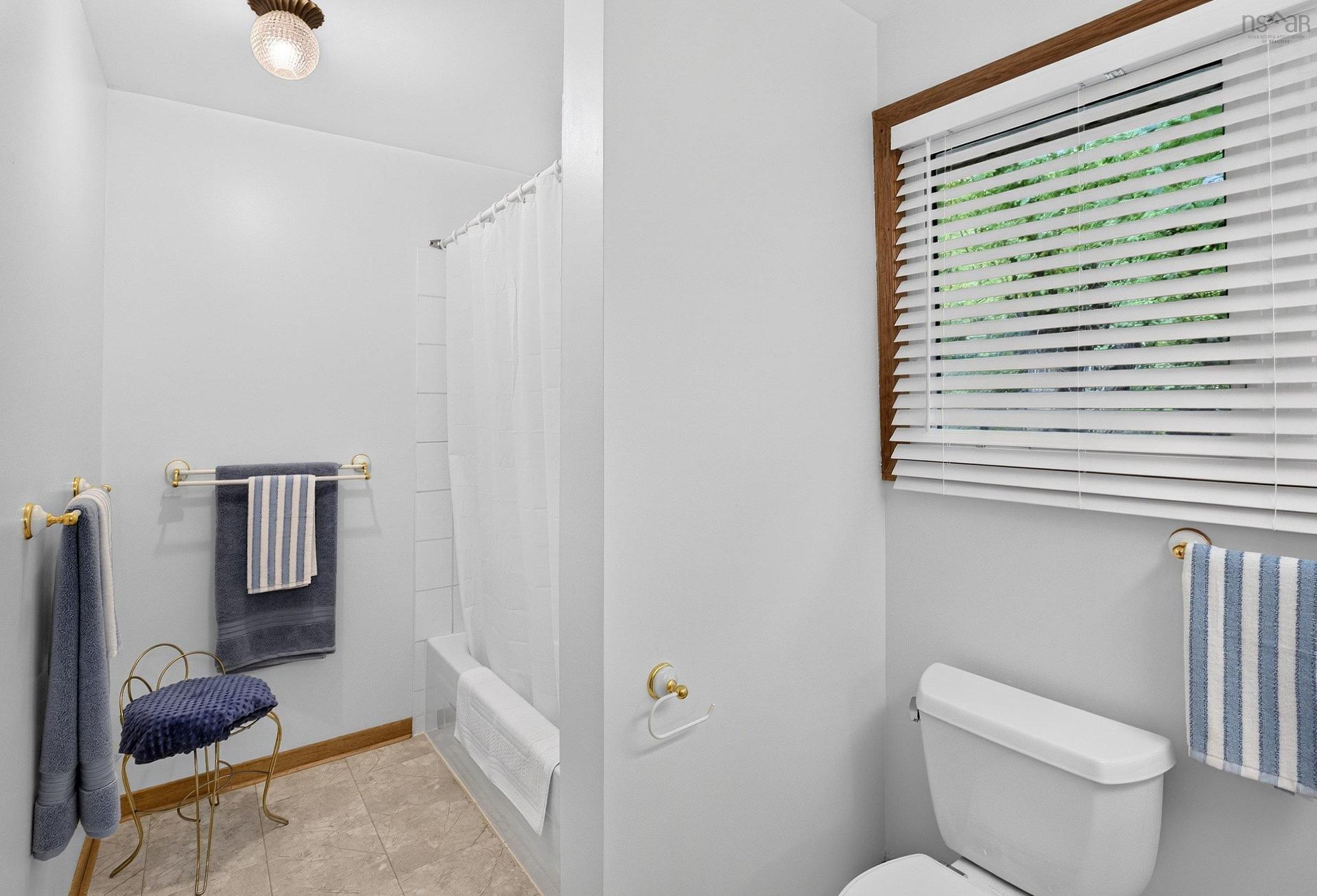 15 Cranston Ave,, Dartmouth, NS - Indoor Photo Showing Bathroom
