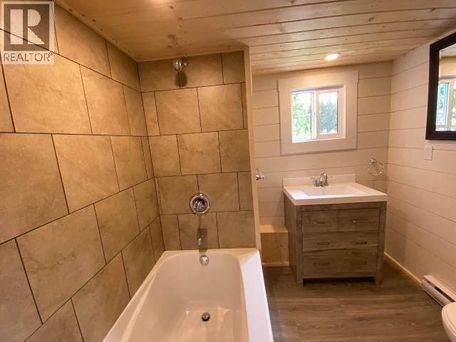 27-6263 Lund, Powell River, BC - Indoor Photo Showing Bathroom