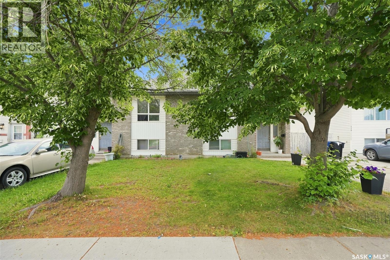 114 - 116 Barber Crescent, Saskatoon, SK - Outdoor