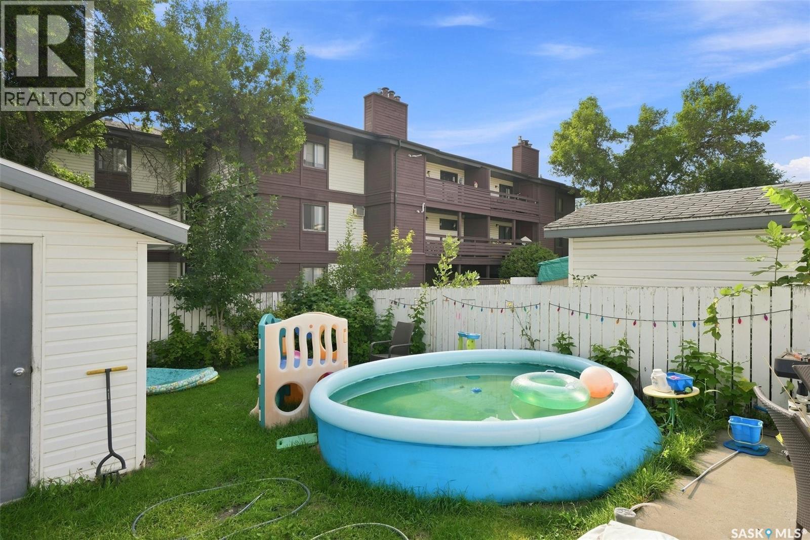114 - 116 Barber Crescent, Saskatoon, SK - Outdoor
