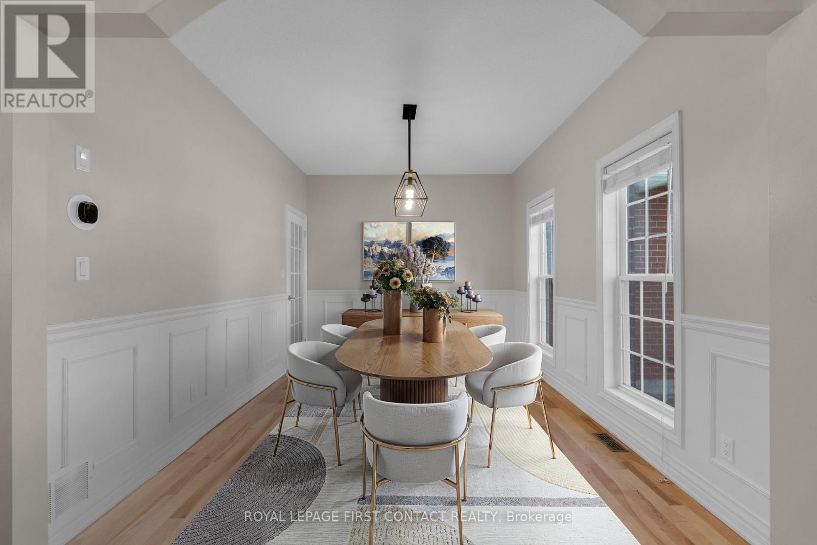 43 Vanderpost Crescent, Essa, ON - Indoor Photo Showing Dining Room