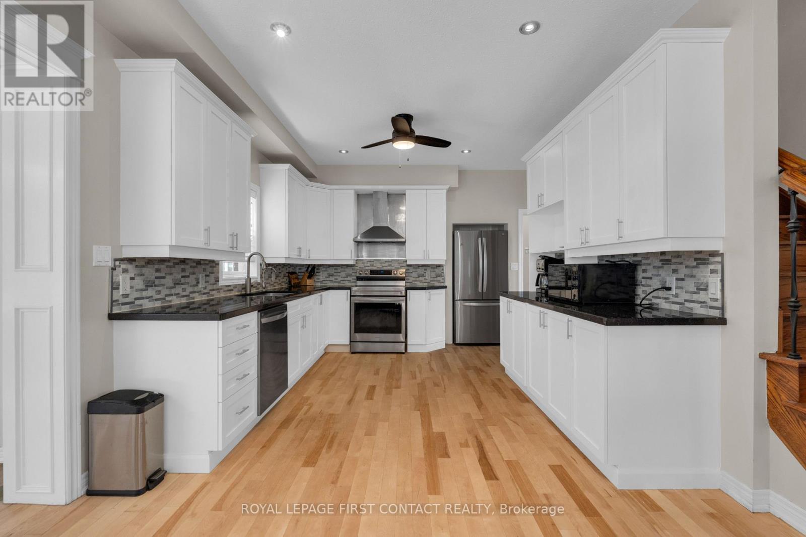 43 Vanderpost Crescent, Essa, ON - Indoor Photo Showing Kitchen