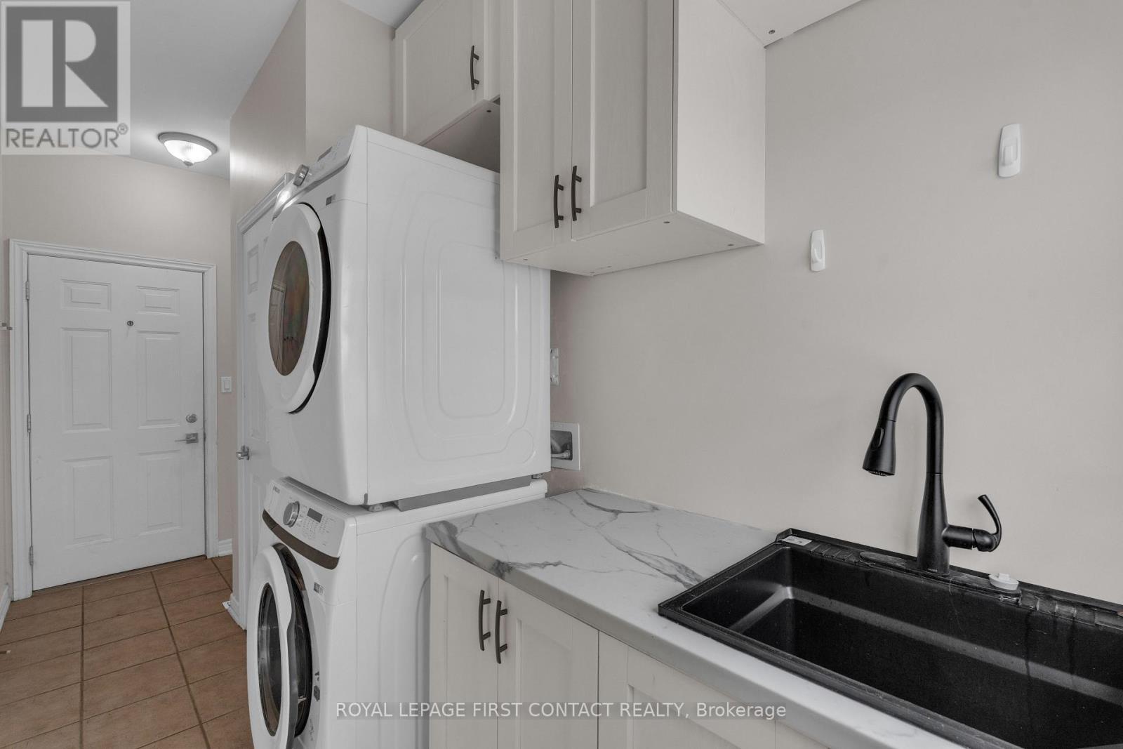 43 Vanderpost Crescent, Essa, ON - Indoor Photo Showing Laundry Room
