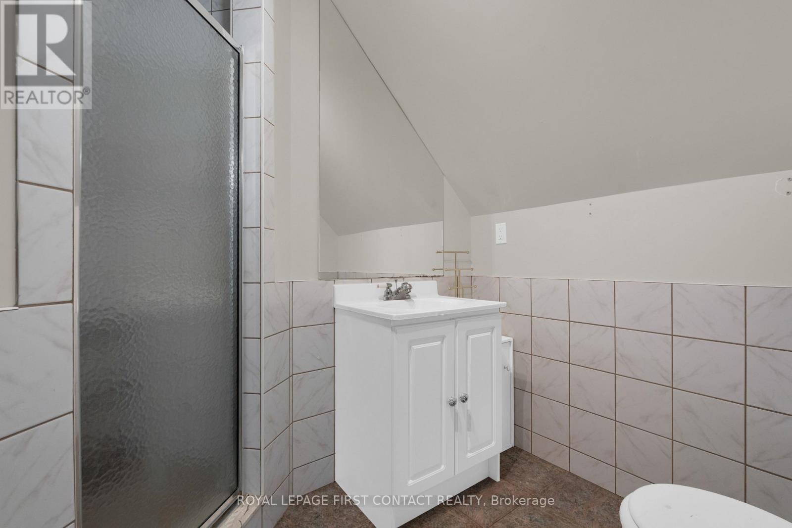 43 Vanderpost Crescent, Essa, ON - Indoor Photo Showing Bathroom