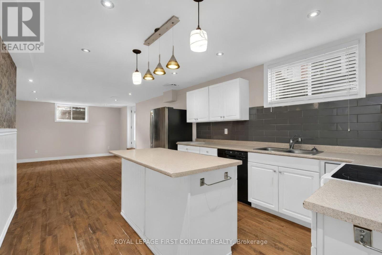 43 Vanderpost Crescent, Essa, ON - Indoor Photo Showing Kitchen With Double Sink