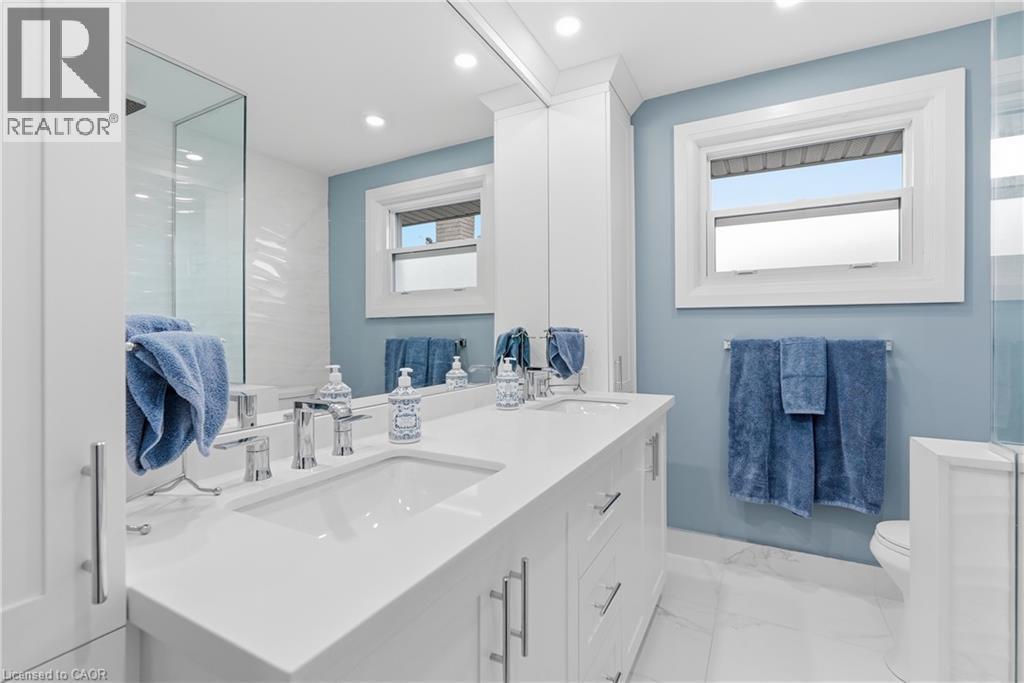 58 Moxley Drive, Hamilton, ON - Indoor Photo Showing Bathroom