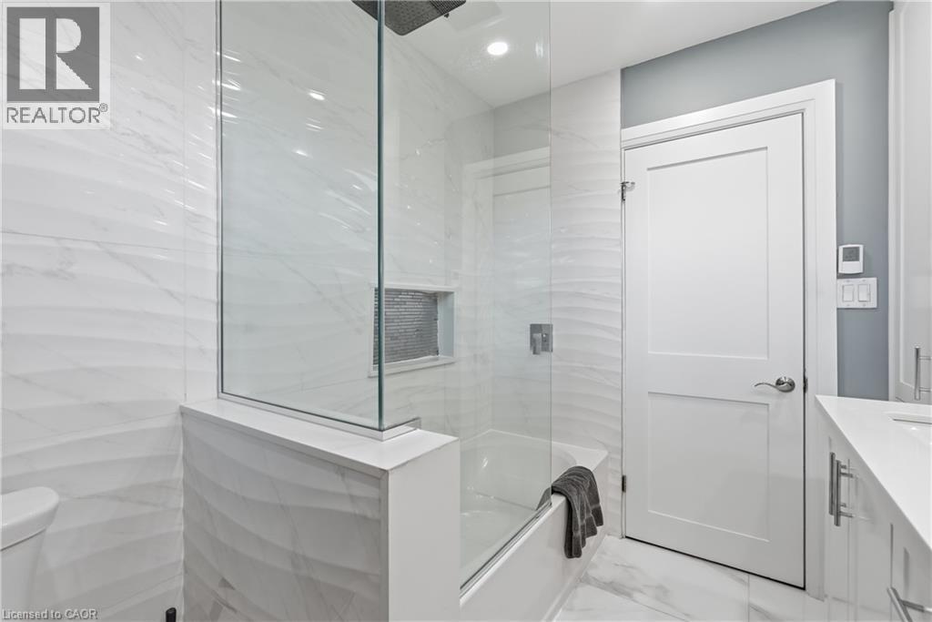 58 Moxley Drive, Hamilton, ON - Indoor Photo Showing Bathroom