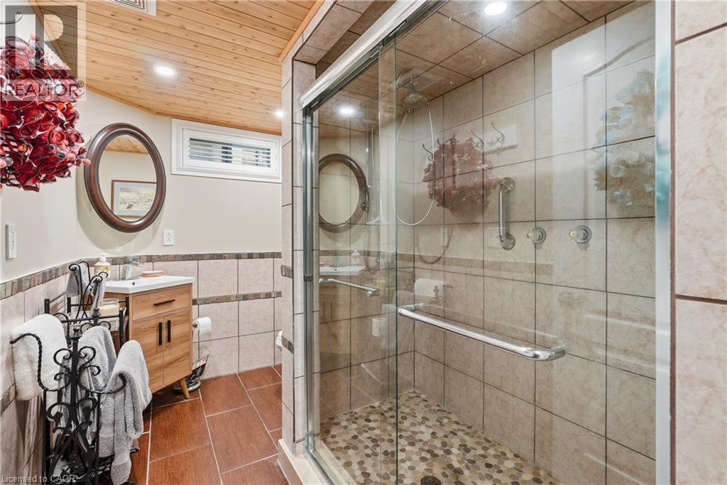 58 Moxley Drive, Hamilton, ON - Indoor Photo Showing Bathroom