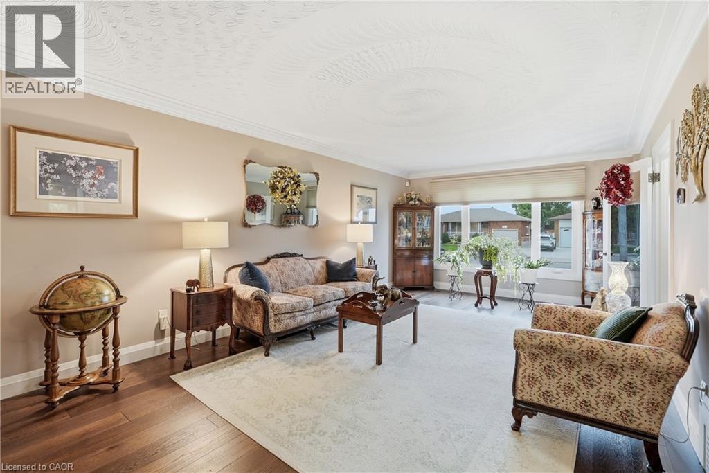 58 Moxley Drive, Hamilton, ON - Indoor Photo Showing Living Room