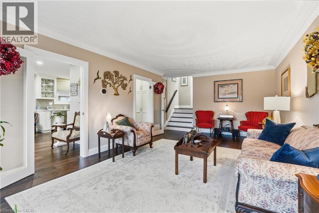 58 Moxley Drive, Hamilton, ON - Indoor Photo Showing Living Room