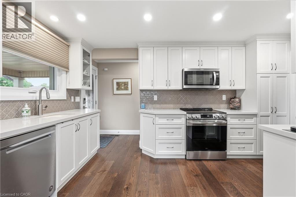 58 Moxley Drive, Hamilton, ON - Indoor Photo Showing Kitchen With Upgraded Kitchen