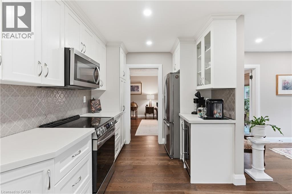 58 Moxley Drive, Hamilton, ON - Indoor Photo Showing Kitchen With Upgraded Kitchen