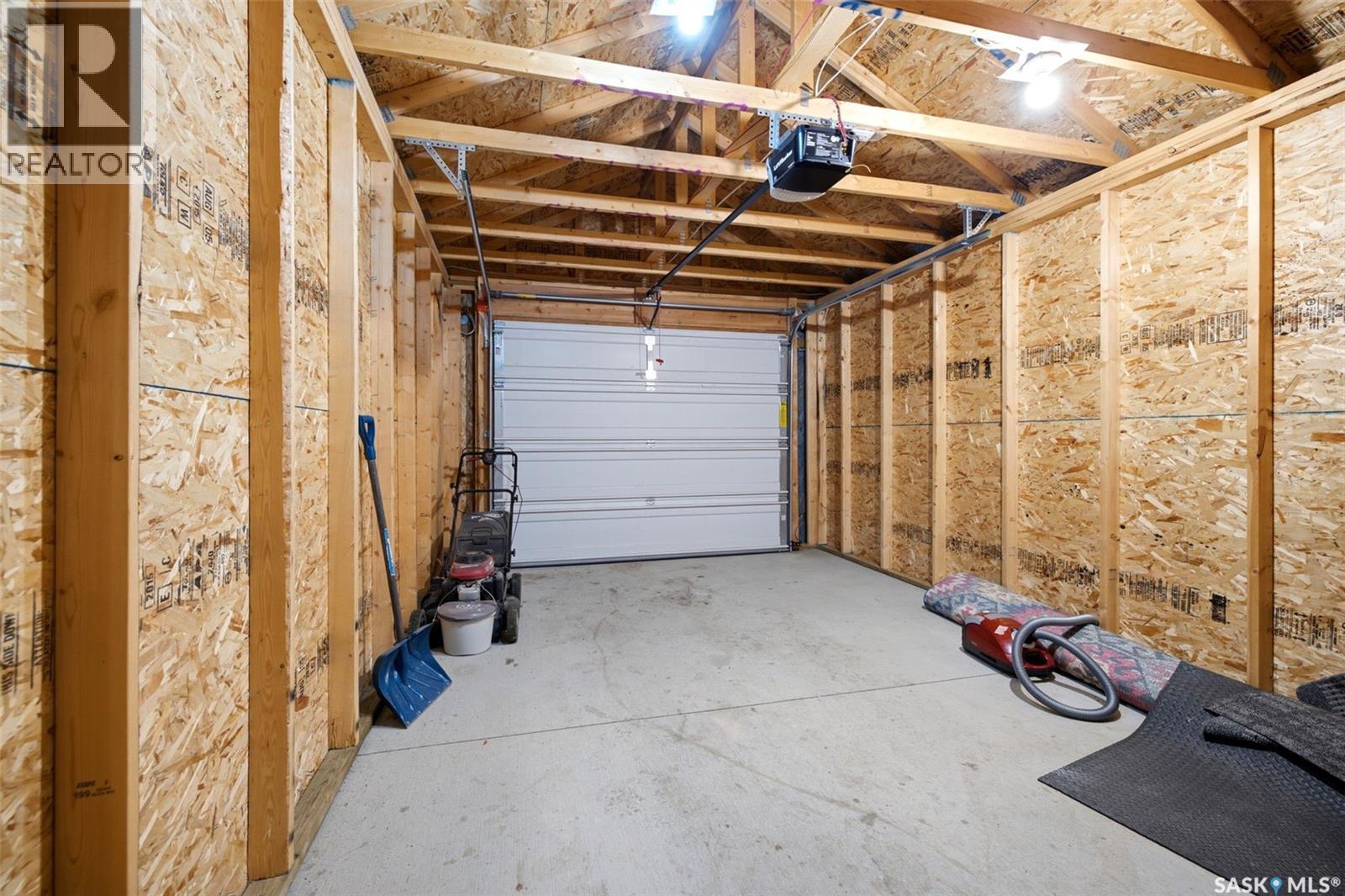 4606 Albulet Drive, Regina, SK - Indoor Photo Showing Garage