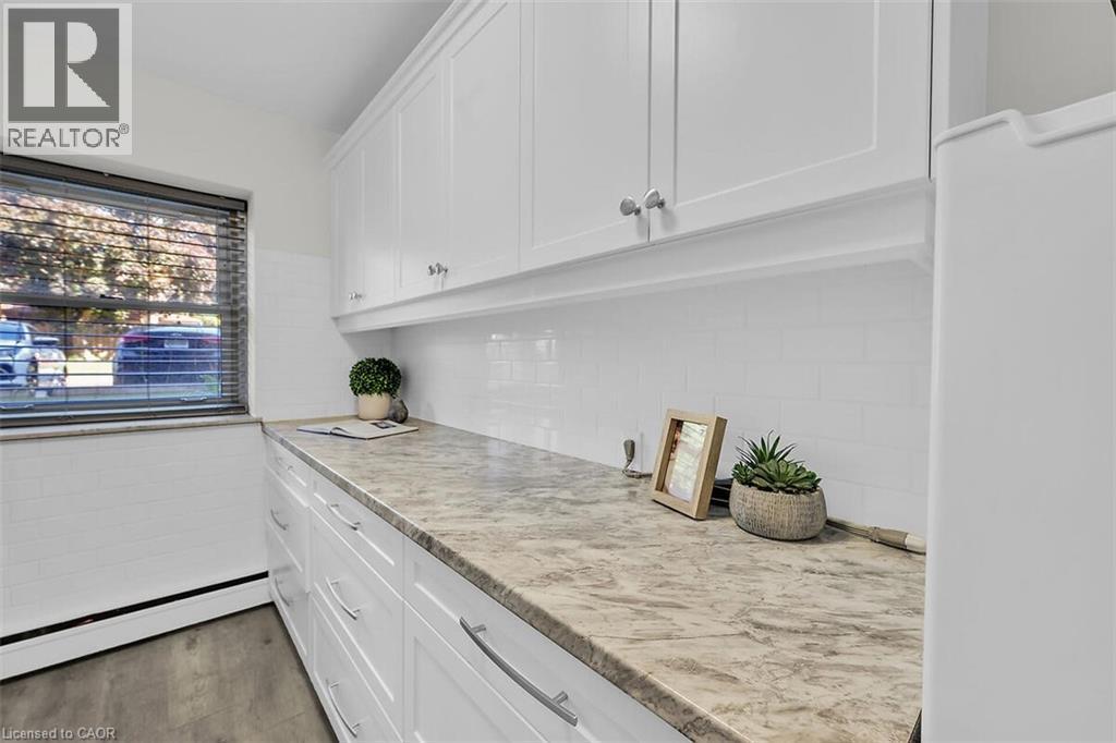 9 Grant Boulevard Unit# 107, Dundas, ON - Indoor Photo Showing Kitchen