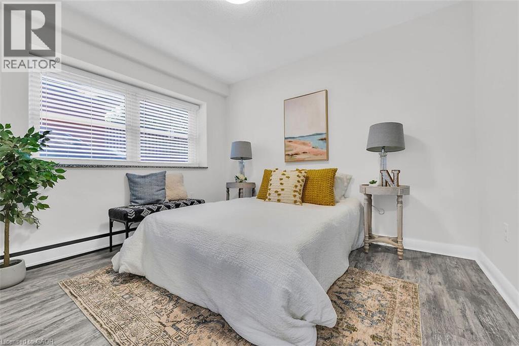 9 Grant Boulevard Unit# 107, Dundas, ON - Indoor Photo Showing Bedroom
