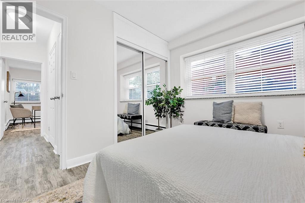 9 Grant Boulevard Unit# 107, Dundas, ON - Indoor Photo Showing Bedroom
