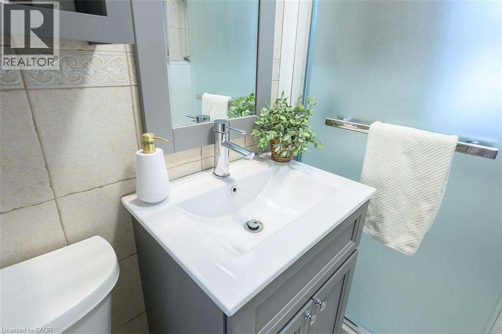 9 Grant Boulevard Unit# 107, Dundas, ON - Indoor Photo Showing Bathroom