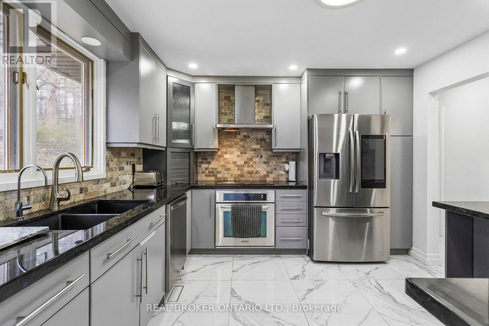 3 Chicopee Terrace, Kitchener, ON - Indoor Photo Showing Kitchen With Double Sink With Upgraded Kitchen