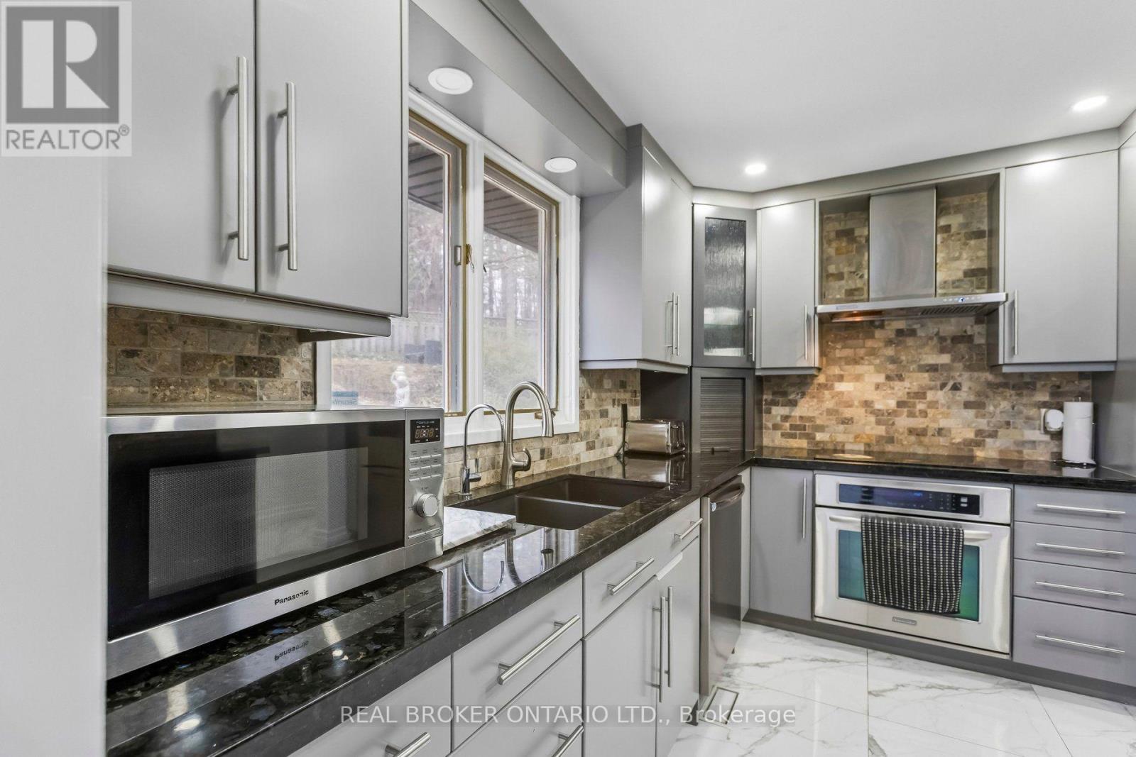 3 Chicopee Terrace, Kitchener, ON - Indoor Photo Showing Kitchen With Double Sink With Upgraded Kitchen