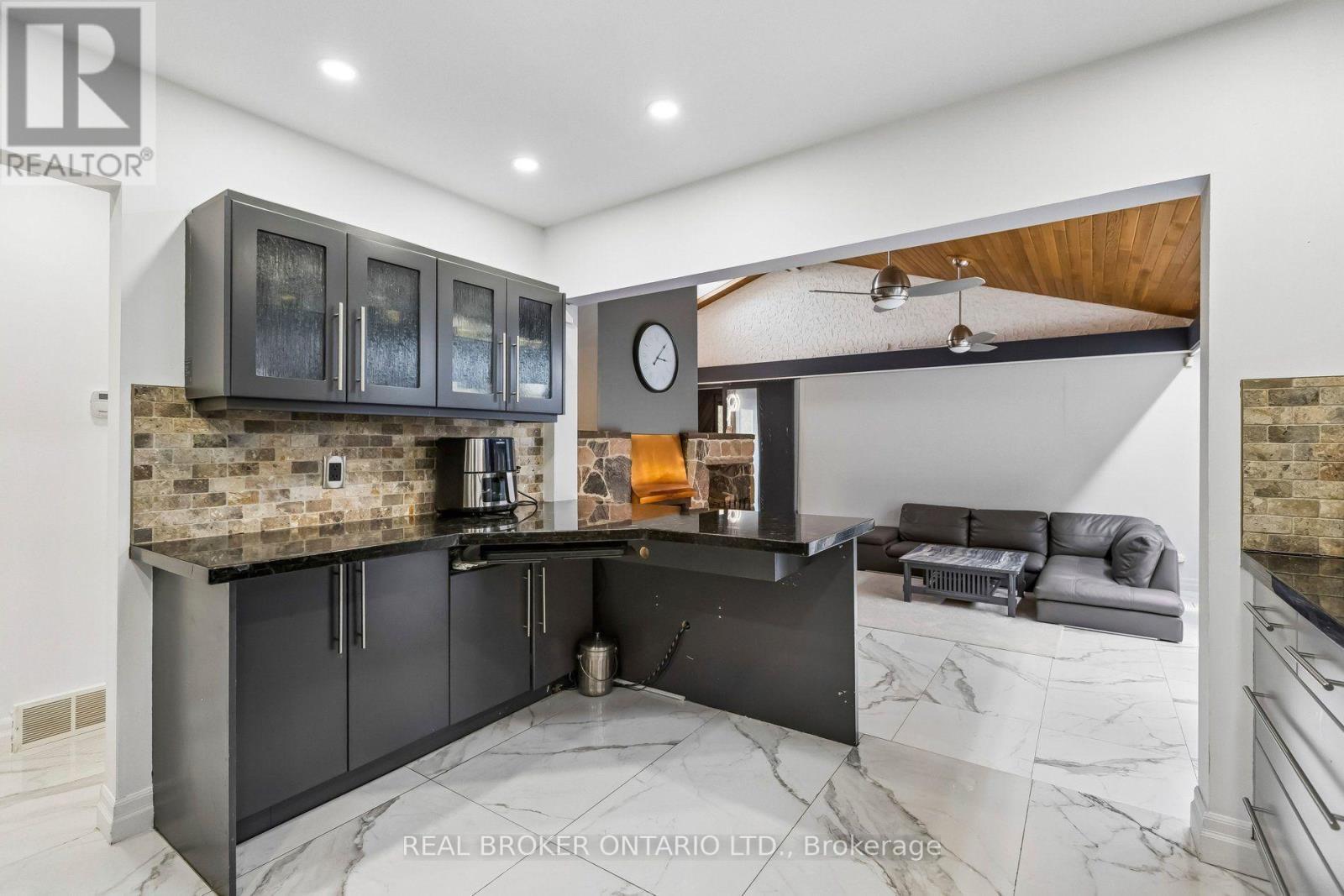 3 Chicopee Terrace, Kitchener, ON - Indoor Photo Showing Kitchen