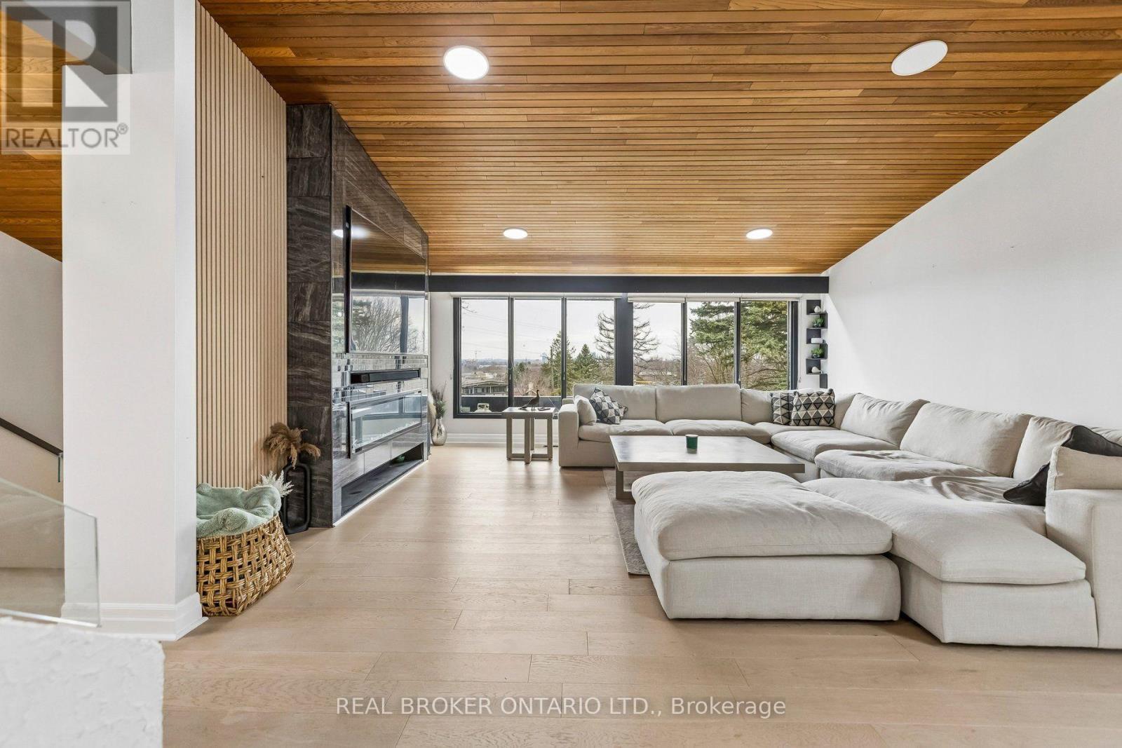 3 Chicopee Terrace, Kitchener, ON - Indoor Photo Showing Living Room