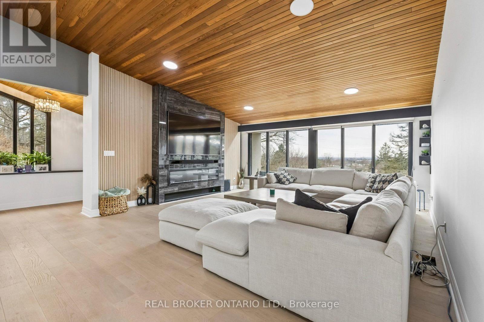 3 Chicopee Terrace, Kitchener, ON - Indoor Photo Showing Living Room
