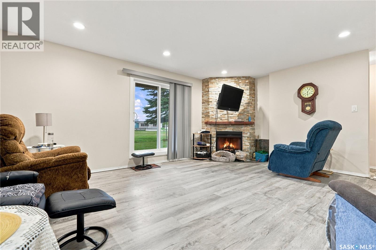 216 425 115Th Street E, Saskatoon, SK - Indoor Photo Showing Other Room With Fireplace