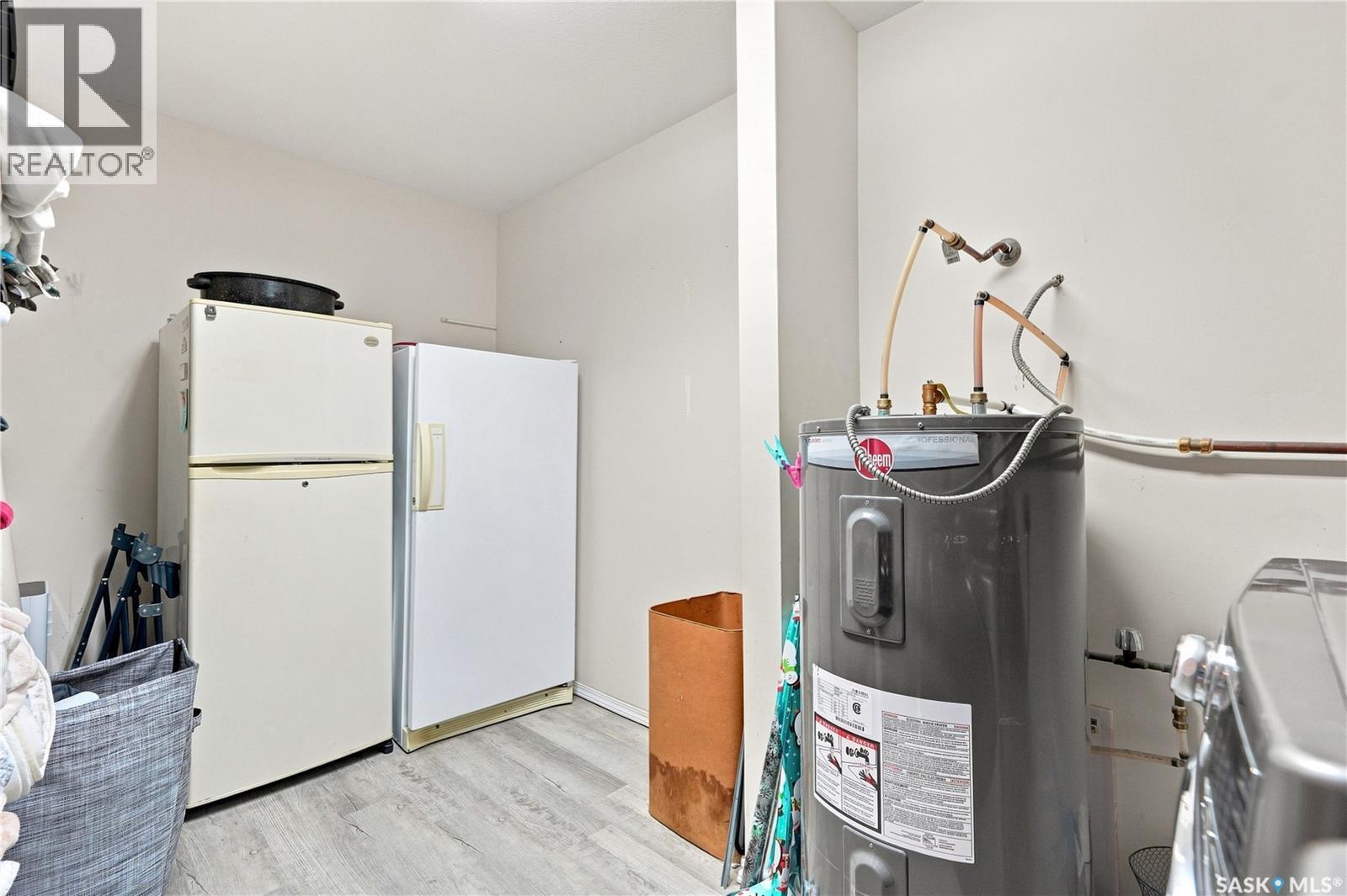 216 425 115Th Street E, Saskatoon, SK - Indoor Photo Showing Laundry Room