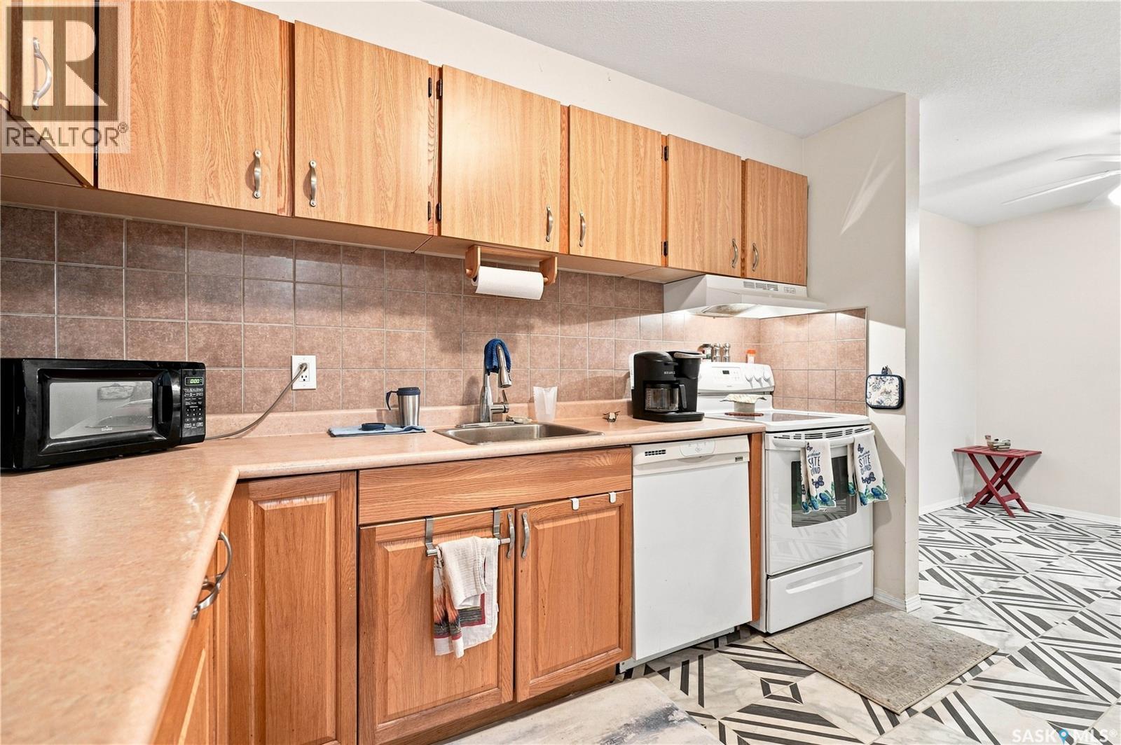 216 425 115Th Street E, Saskatoon, SK - Indoor Photo Showing Kitchen