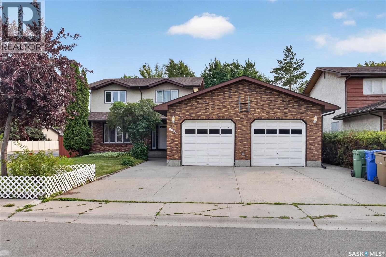 2054 Braun Bay, Regina, SK - Outdoor With Facade