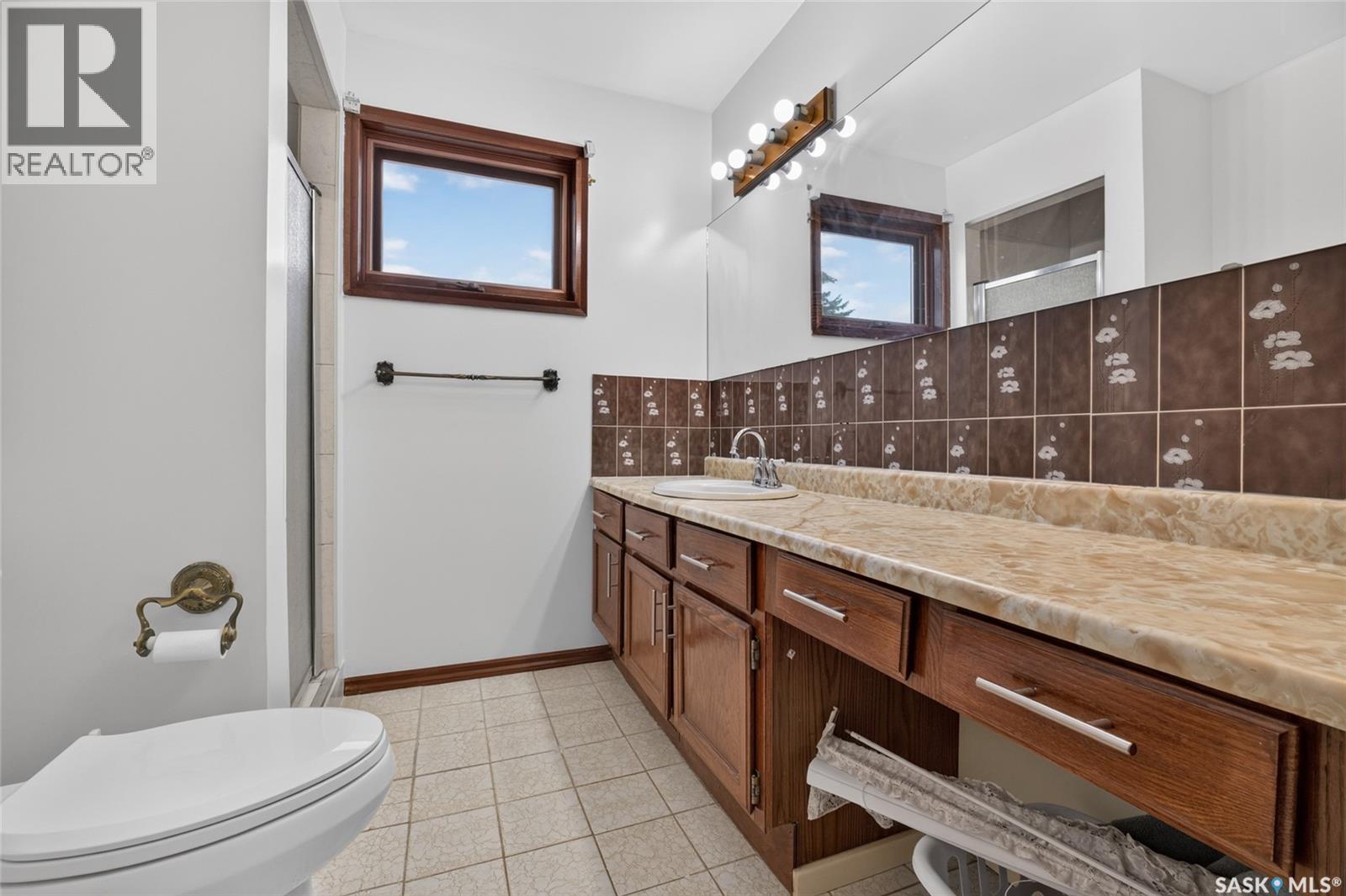 2054 Braun Bay, Regina, SK - Indoor Photo Showing Bathroom