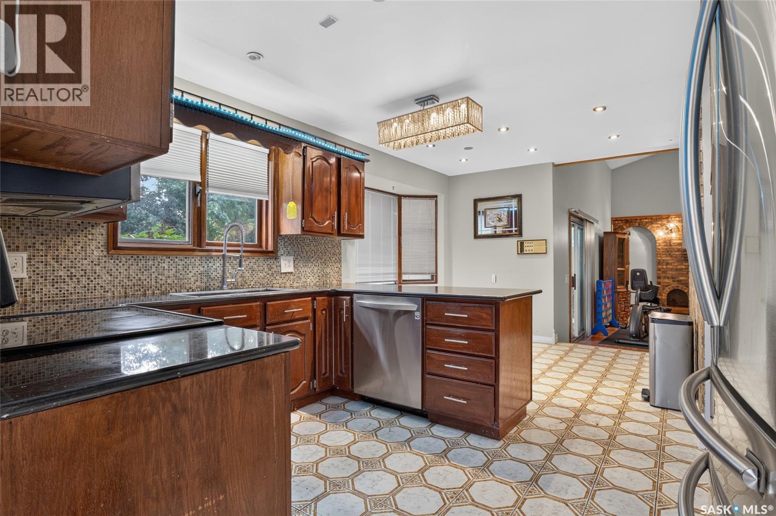 2054 Braun Bay, Regina, SK - Indoor Photo Showing Kitchen With Double Sink