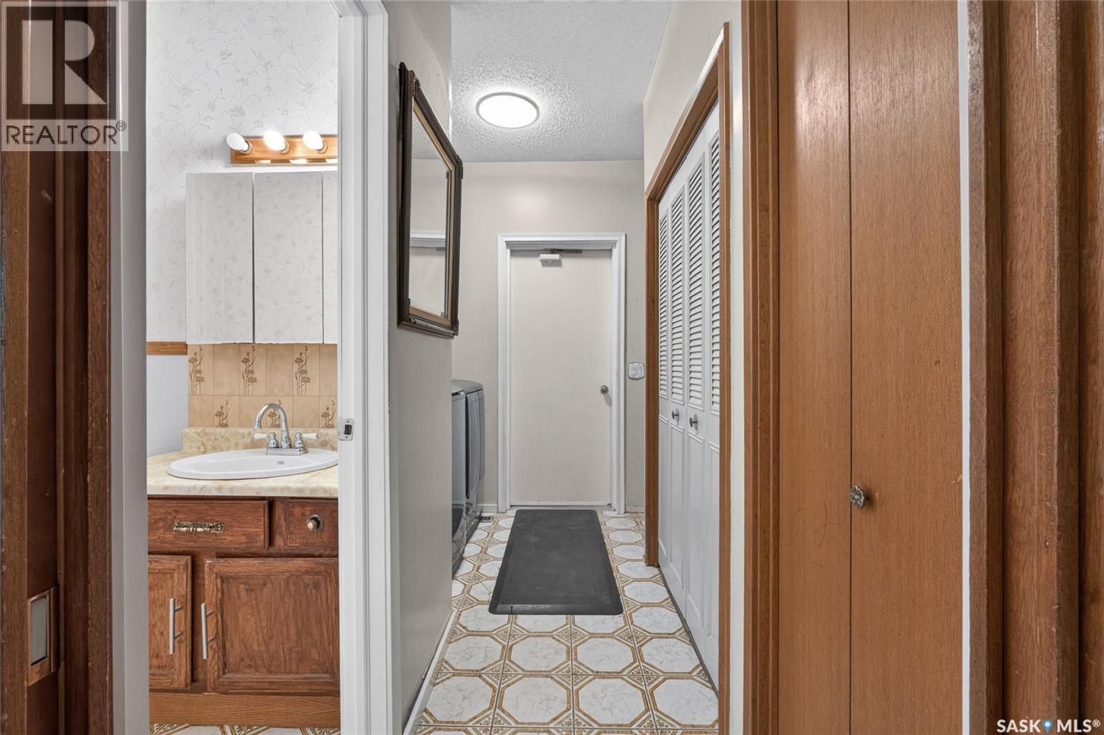 2054 Braun Bay, Regina, SK - Indoor Photo Showing Bathroom