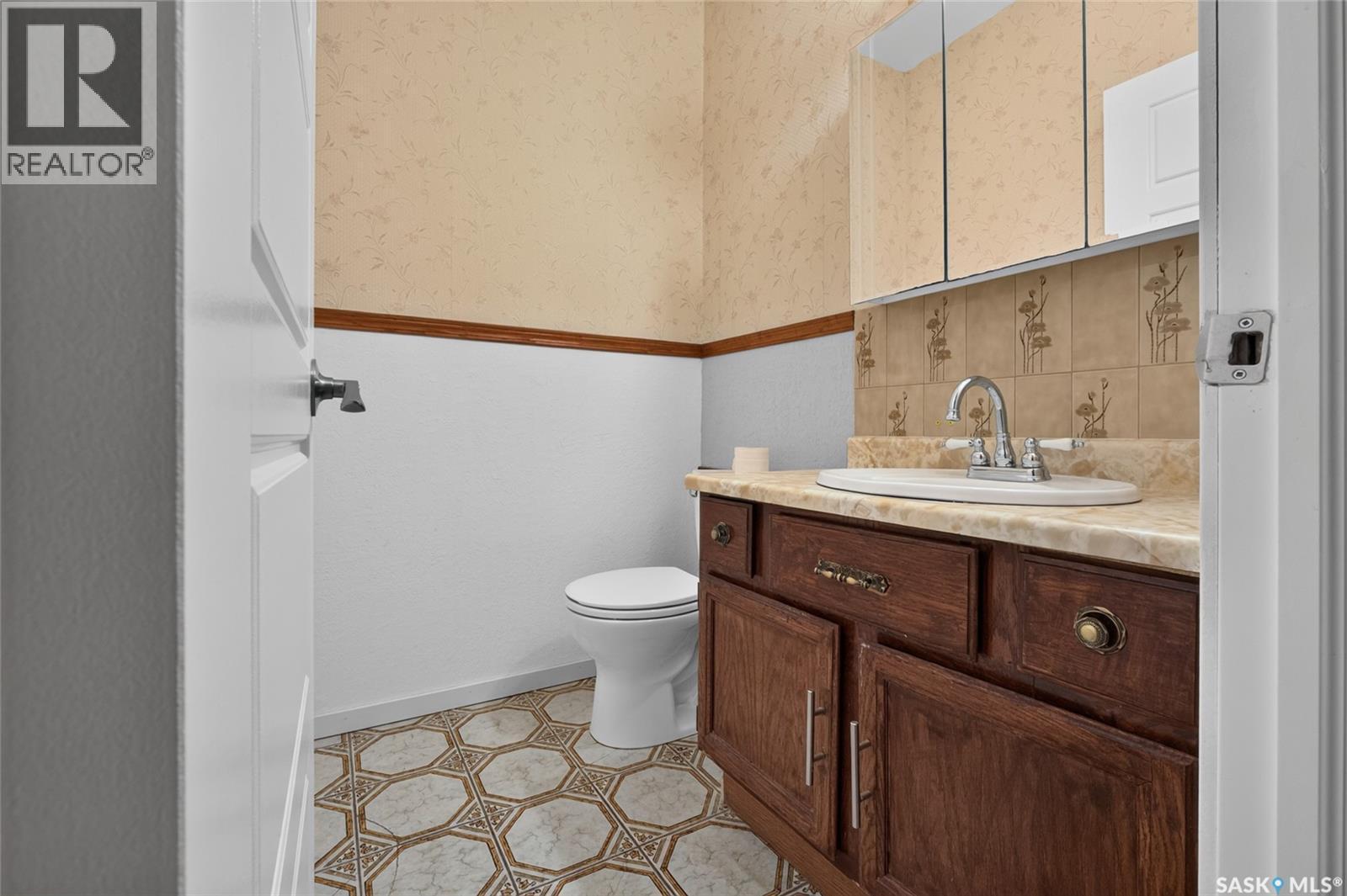 2054 Braun Bay, Regina, SK - Indoor Photo Showing Bathroom